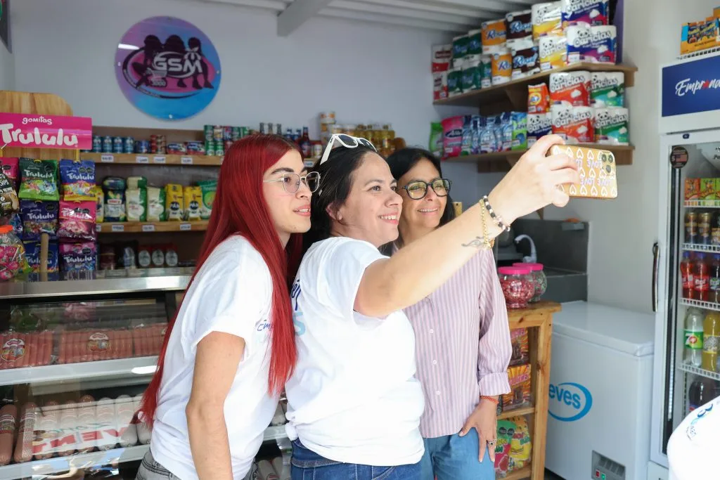 Presidenta entregó Centro de Desarrollo Endógeno Lanceros de La Victoria