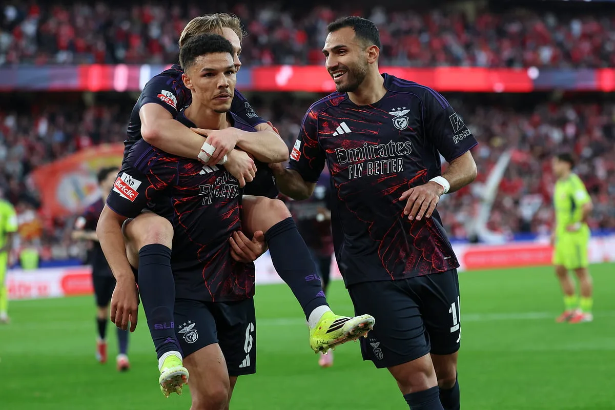 Bah de regresso aos treinos do Benfica antes da ida até Milão