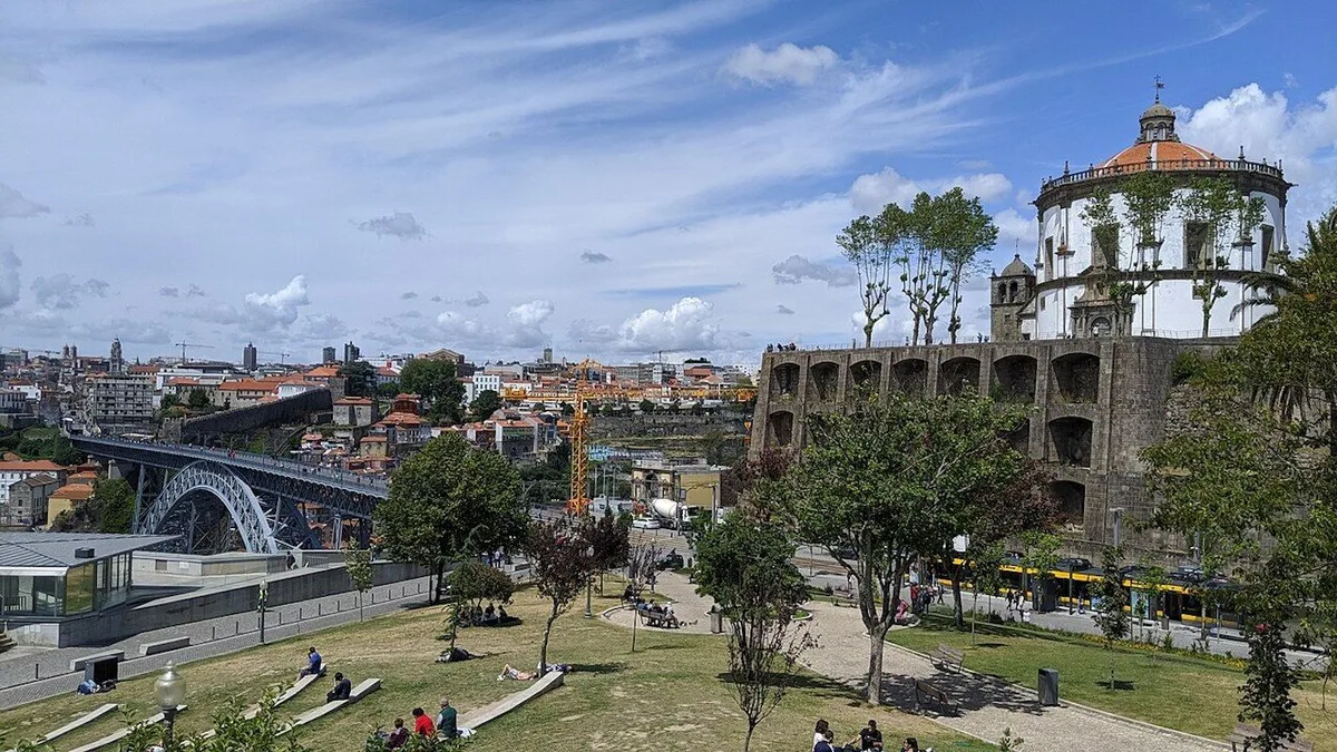 Projeto de 700 mil euros durou três dias. Como caiu a vedação do Jardim do Morro