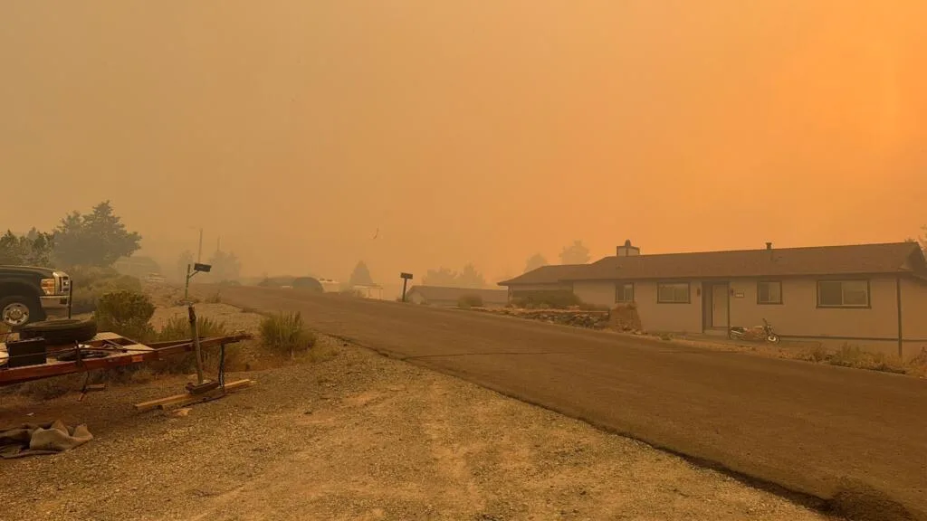 Un feu de forêt dans le Nevada pousse des dizaines de milliers de personnes à évacuer