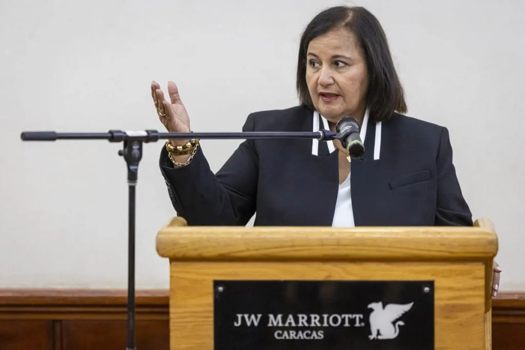 Dinorah Figuera sobre “exclusión” a Machado en mesa: Todos están invitados
