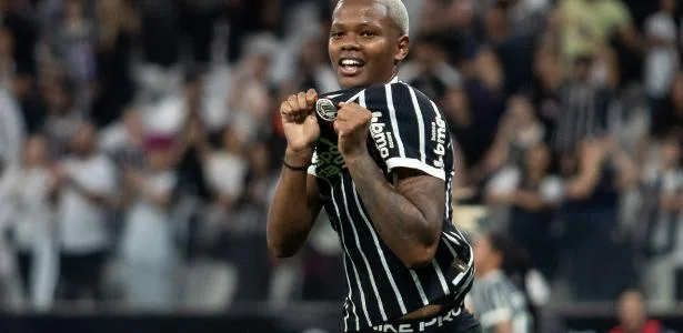 Jhonson volta a decidir, Corinthians vence Bahia e fará final com São Paulo