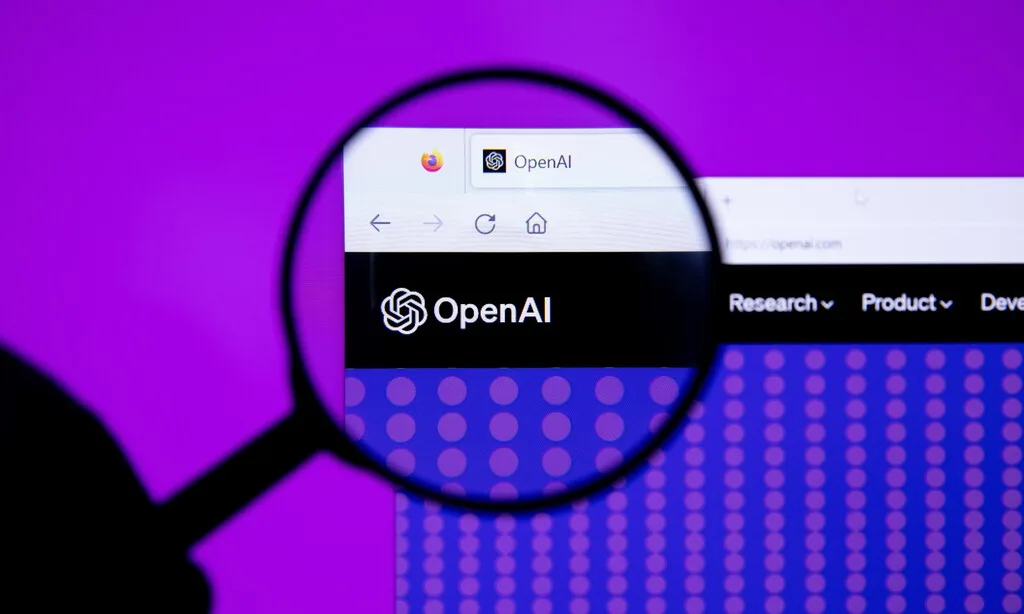 OpenAI encontró un micrófono envuelto en papel higiénico, ahora afronta un caso de espionaje que apunta a Arabia Saudí