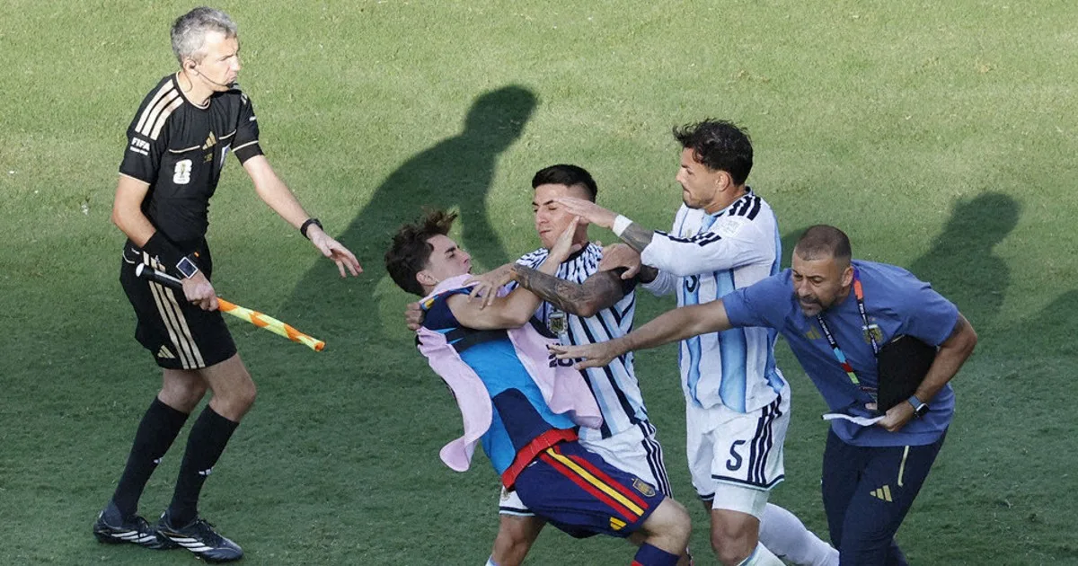 アルゼンチンの選手らに出場停止と罰金処分 W杯決勝後の乱闘で