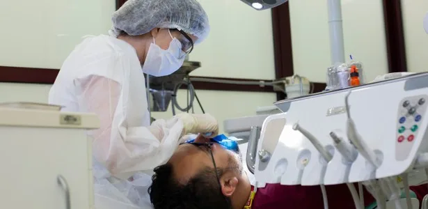 Combinação de ômega-3 e ácido acetilsalicílico tem eficácia semelhante à de antibióticos contra periodontite grave