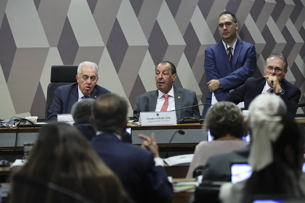 Governistas ignoram oposição e mantêm votação de fim da 6x1 na CCJ do Senado