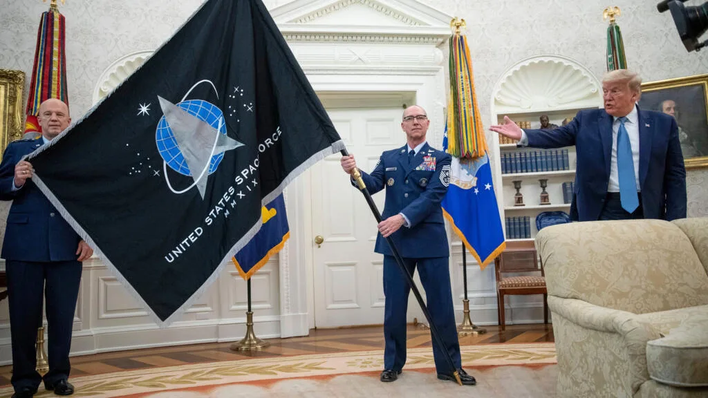Espace : les États-Unis confirment pour la première fois avoir déployé des armes en orbite