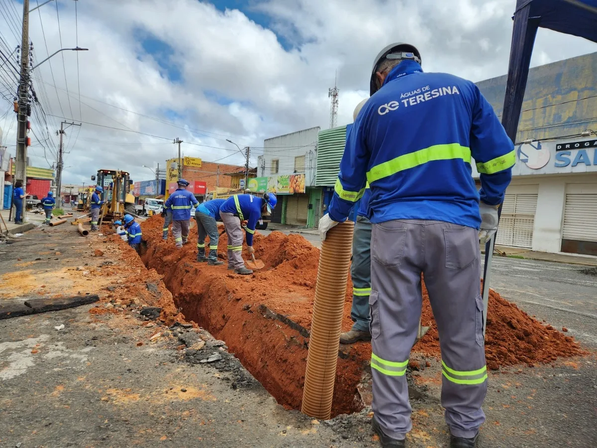 Ruas de bairros das Zonas Norte e Sul são interditadas para obras em rede de esgoto de Teresina; veja lista