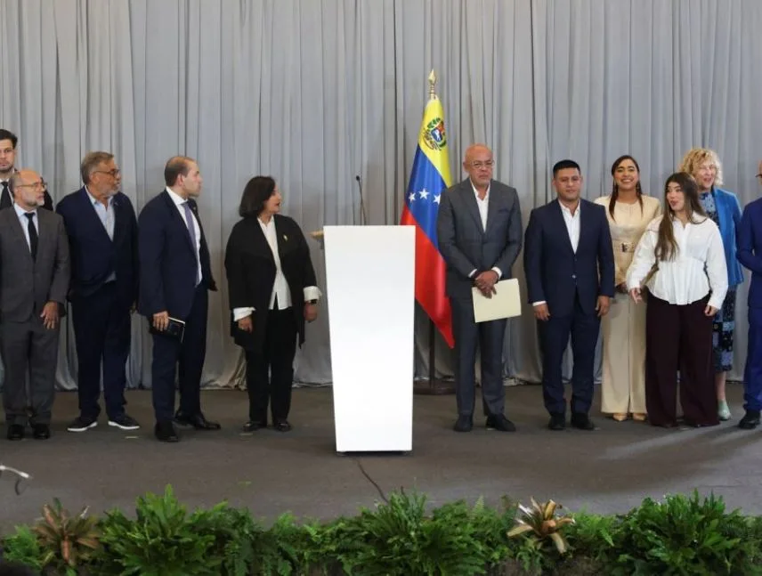 Gobierno y AN 2015 mantendrán sesión permanente hasta el 23-S