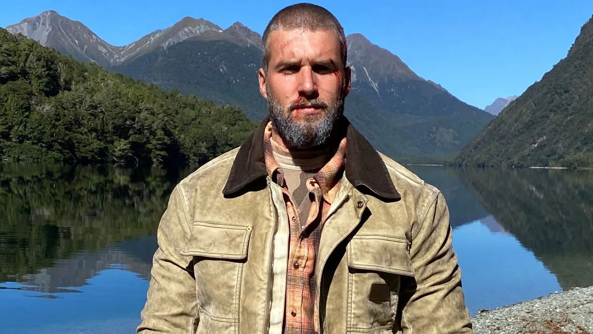 Hablamos con Joel Abadal, el actor español que arriesga la piel por Brad Pitt y conquista a Hollywood: "Oírle decir mi nombre ante los medios, me superó"