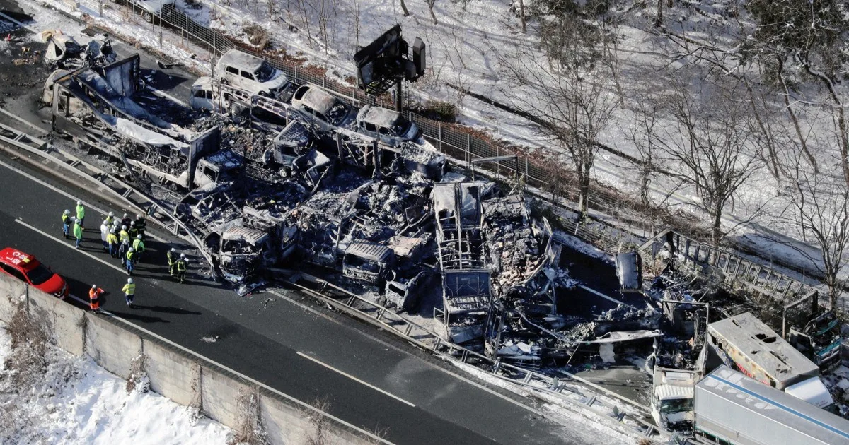 関越道67台多重事故、26人を書類送検 過失致死傷などの疑い