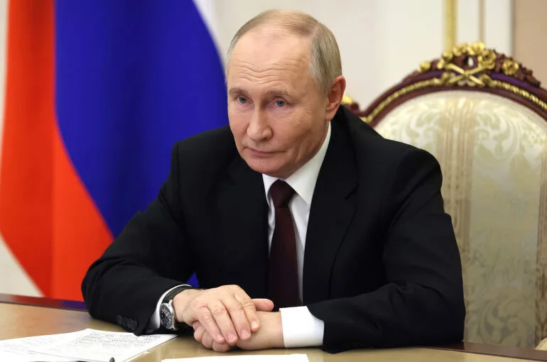 Путин поздравил Камболова с избранием на пост президента Южной Осетии