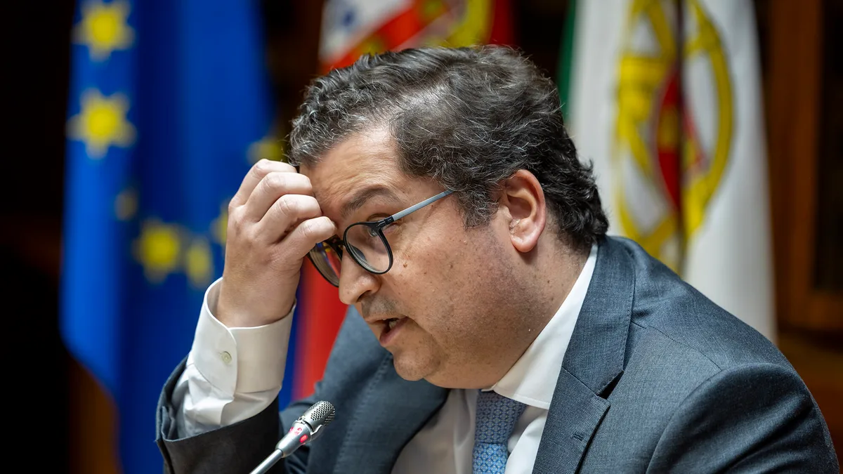 Despesa líquida sobe 7,4% este ano e foge à meta europeia, estima CFP