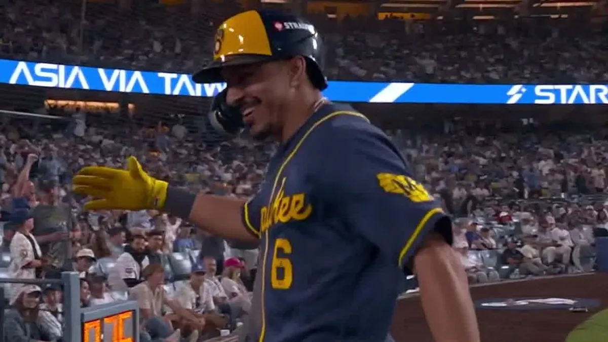 Brewers’ Hamilton smashes 402-foot homer off Dodgers’ Diaz