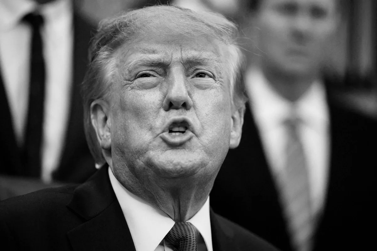 Trump age como caudilho de república das bananas