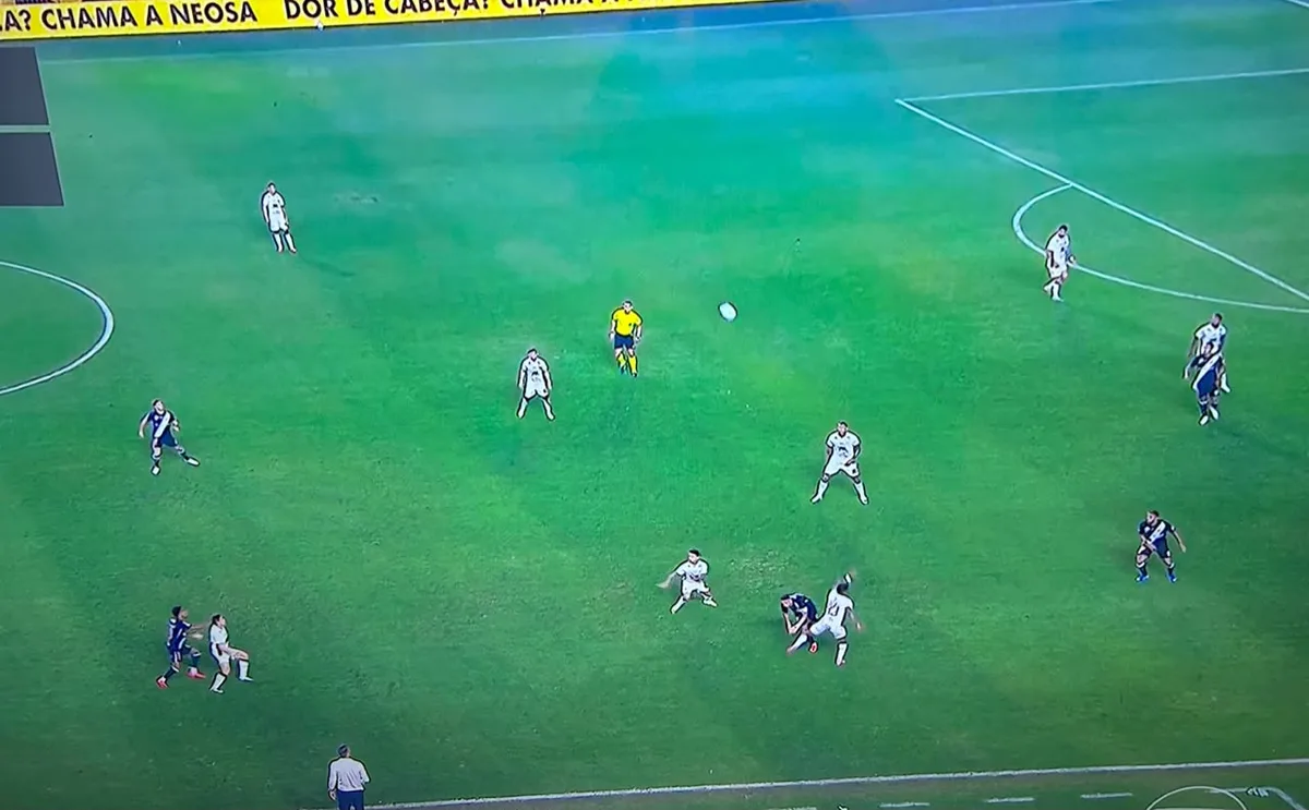 Com um a mais, Vitória perde para o Vasco na Copa do Brasil