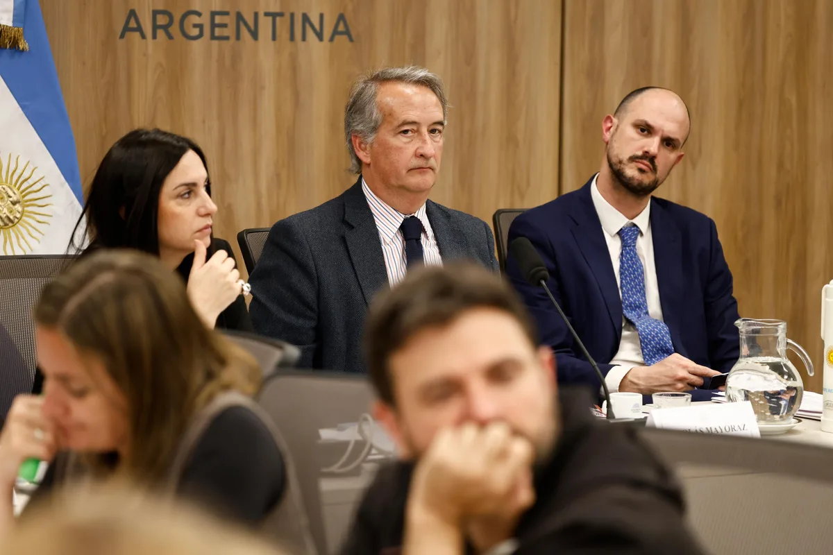 El Gobierno repone los límites a la venta de tierras para contener a sus aliados y desactivar la sesión opositora