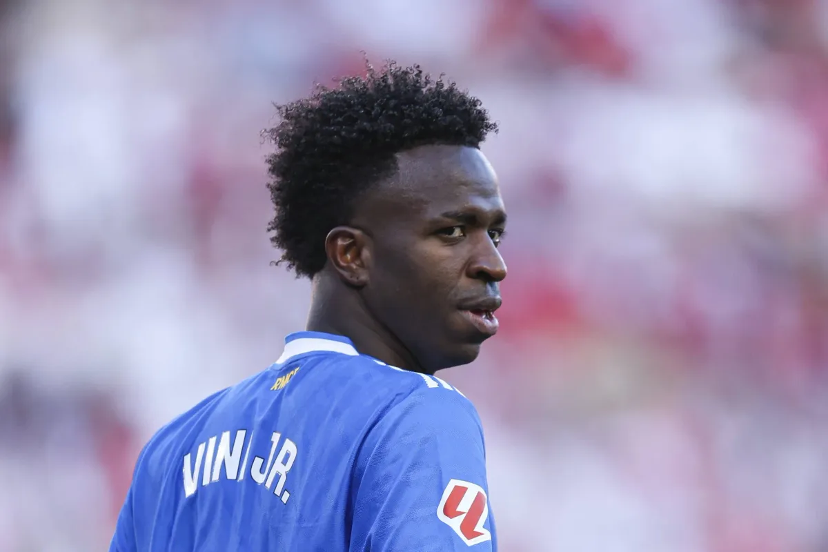 ‘De forma alguma Vini Jr deixaria o Real Madrid para jogar no Arsenal’, debocha ídolo do Chelsea