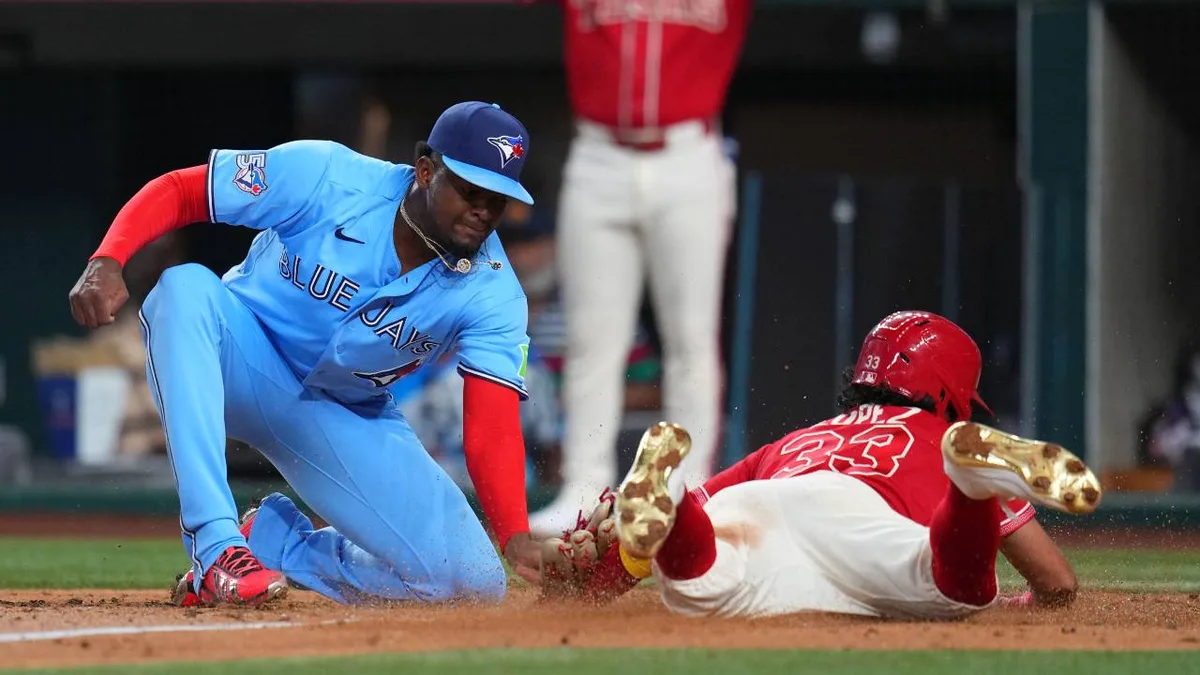 AL wild-card roundup: Blue Jays fall three games back