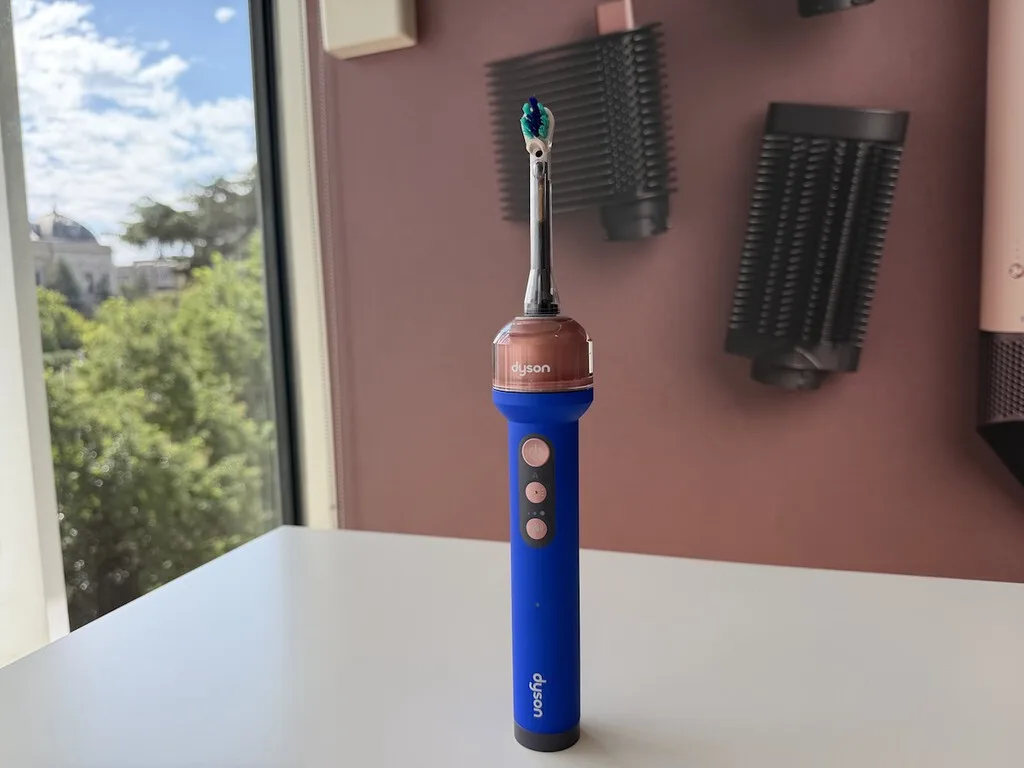 Los cepillos de dientes eléctricos apenas han cambiado en los últimos 20 años, así que Dyson lo ha repensado de arriba abajo