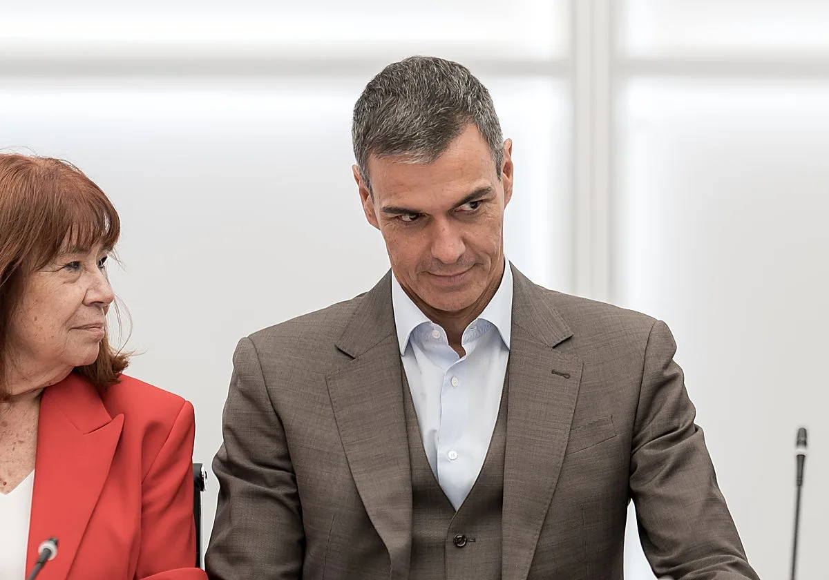 El PSOE esquiva «por el momento» la imputación pero el juez avisa de su «apariencia delictiva» con las cloacas