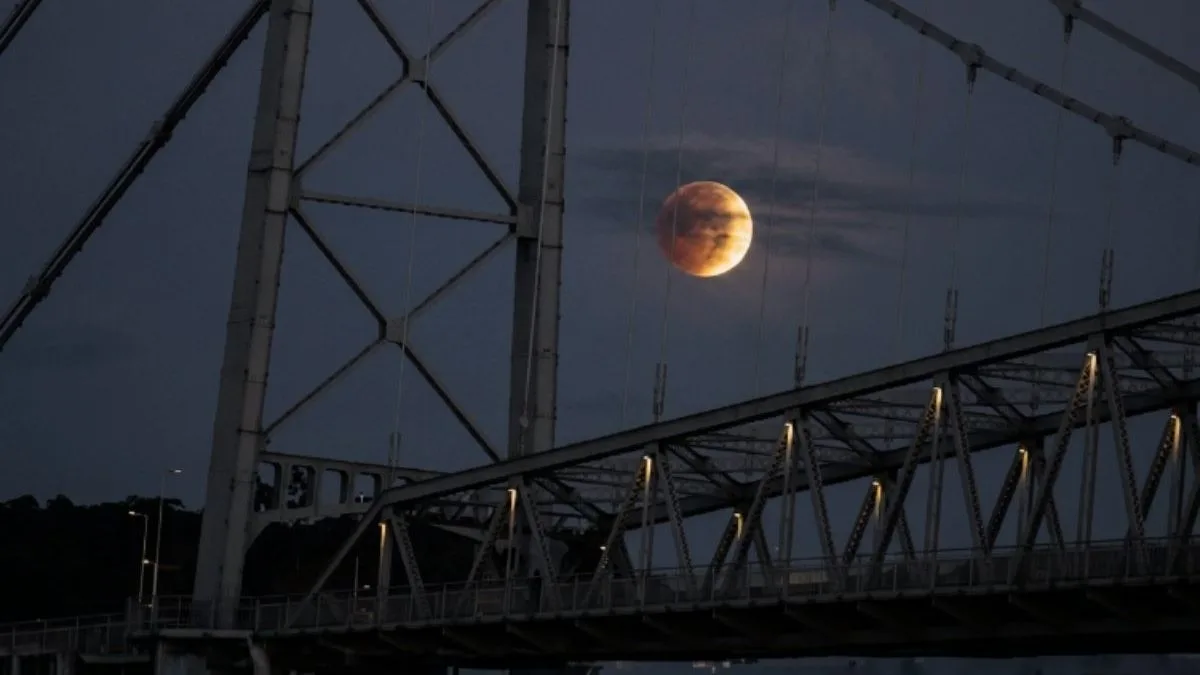 Eclipse lunar promete espetáculo no céu do Brasil nas próximas 48h; veja os horários para observar em cada estado