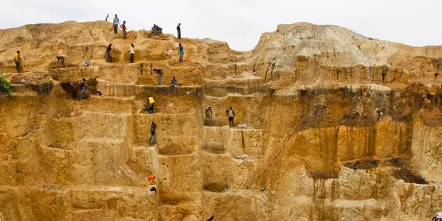 Nigeria : enquête après la mort en détention de 37 hommes soupçonnés d’être des mineurs illégaux