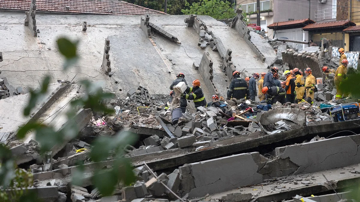El derrumbe de un edificio sobre una casa en San Pablo dejó dos muertos y cuatro desaparecidos