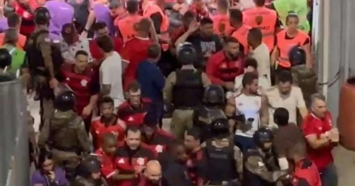 Confusão e gás de pimenta marcam entrada de flamenguistas no Mineirão