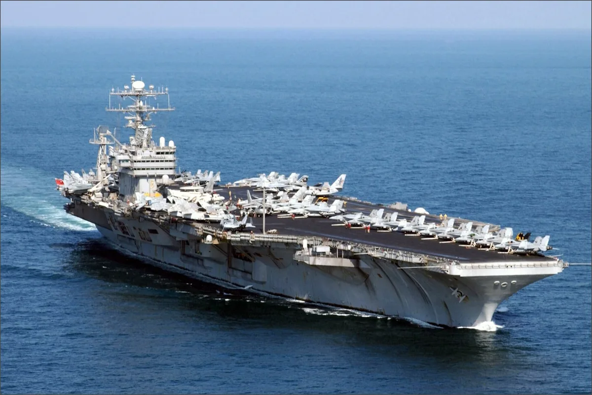 El ICE arrestó al padre de un tripulante del portaaviones USS Abraham Lincoln tras la polémica por la crisis a bordo