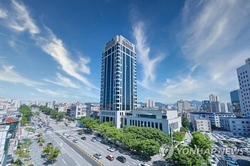 전북은행 노조 "KB금융, 지역 대신 글로벌시장에서 경쟁해야"