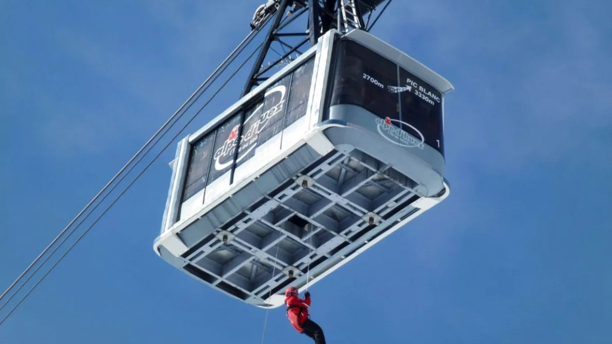 Seilbahn in französischen Alpen rammt Kran: 23 Menschen verletzt