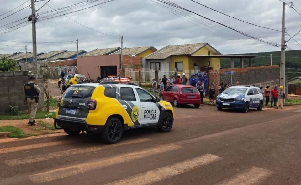 Criança morre após ser atacada por pitbull da própria família enquanto brincava em casa