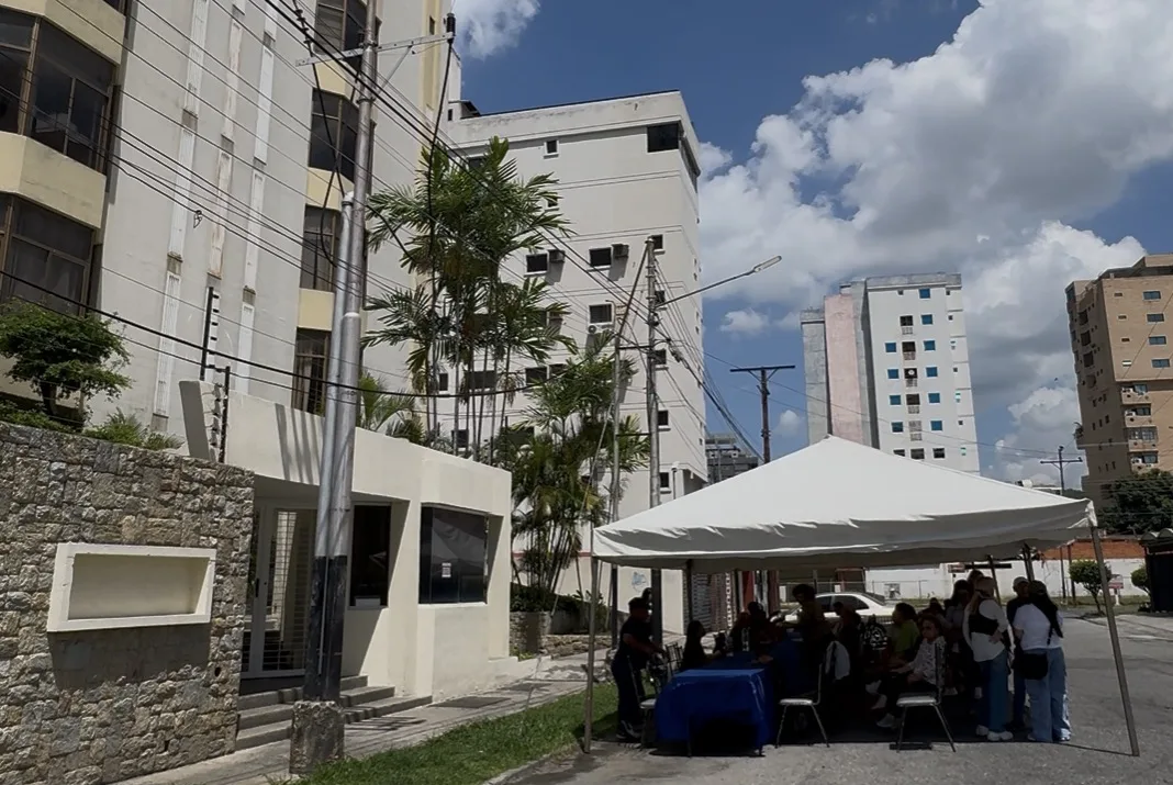 Propietarios de edificios en rojo son censados en Aragua