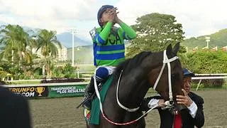 Guió a Gran Azabache a la raya y celebró su primera foto de 2026: El regreso de Yaniel Caguado al recinto de ganadores