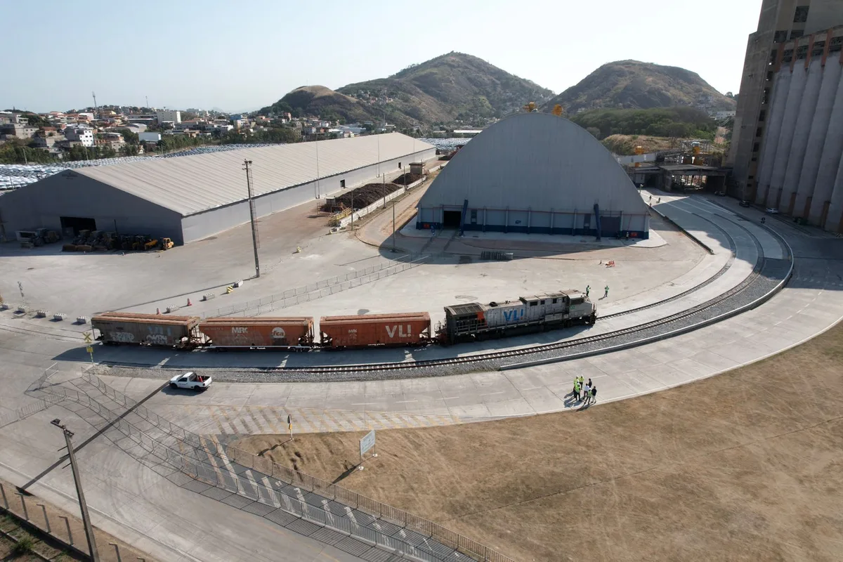Nova conexão ferroviária começa a transportar ferro-gusa de MG ao Porto de Vitória