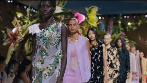 La tendencia 'sheer' se reinventa para el invierno con Chanel, Prada y Miu Miu