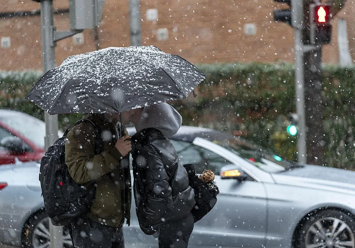 La Comunidad aconseja a los madrileños tener un kit de emergencia ante las tormentas de otoño
