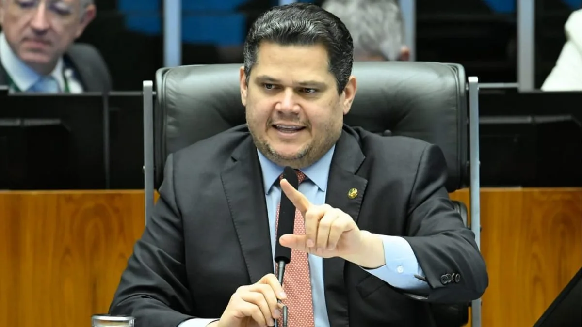 ‘Agora o culpado só é o Moraes’: Alcolumbre lembra pedido de R$ 130 milhões a Vorcaro para filme de Bolsonaro e diz que assunto foi ‘esquecido’