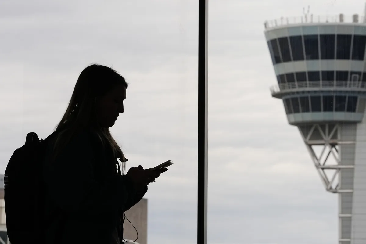 Suspenden temporalmente los vuelos en aeropuertos clave de la costa este de Estados Unidos por fallas técnicas