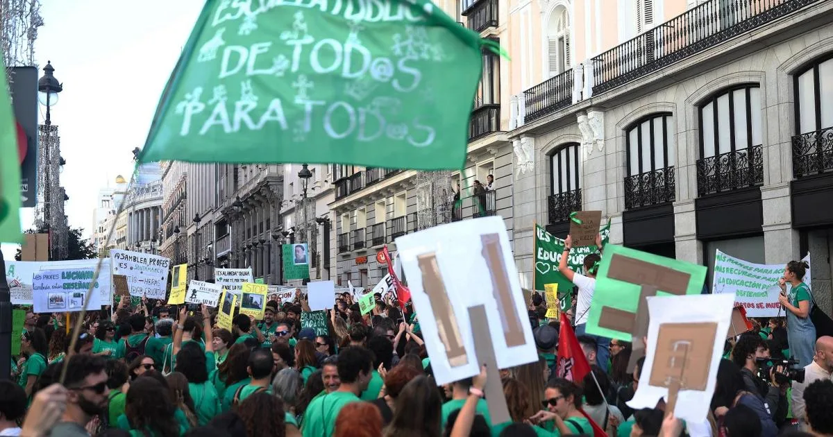 El Sindicato de Inquilinas y el movimiento educativo se unen para condenar la brutalidad policial y parar un desahucio