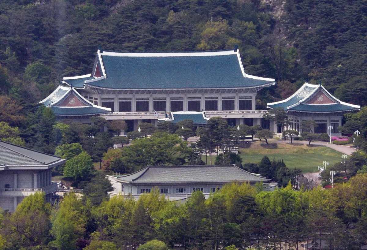 李대통령 지지율, 3%p 떨어진 42%... 역대 최저치