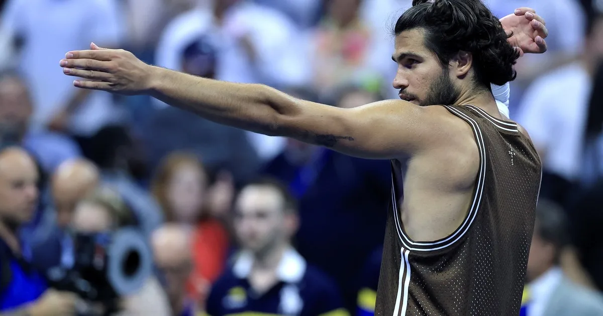 Carlos Alcaraz estrenó un festejo de arquero tras ganar en el US Open y reveló a quién se lo dedicó