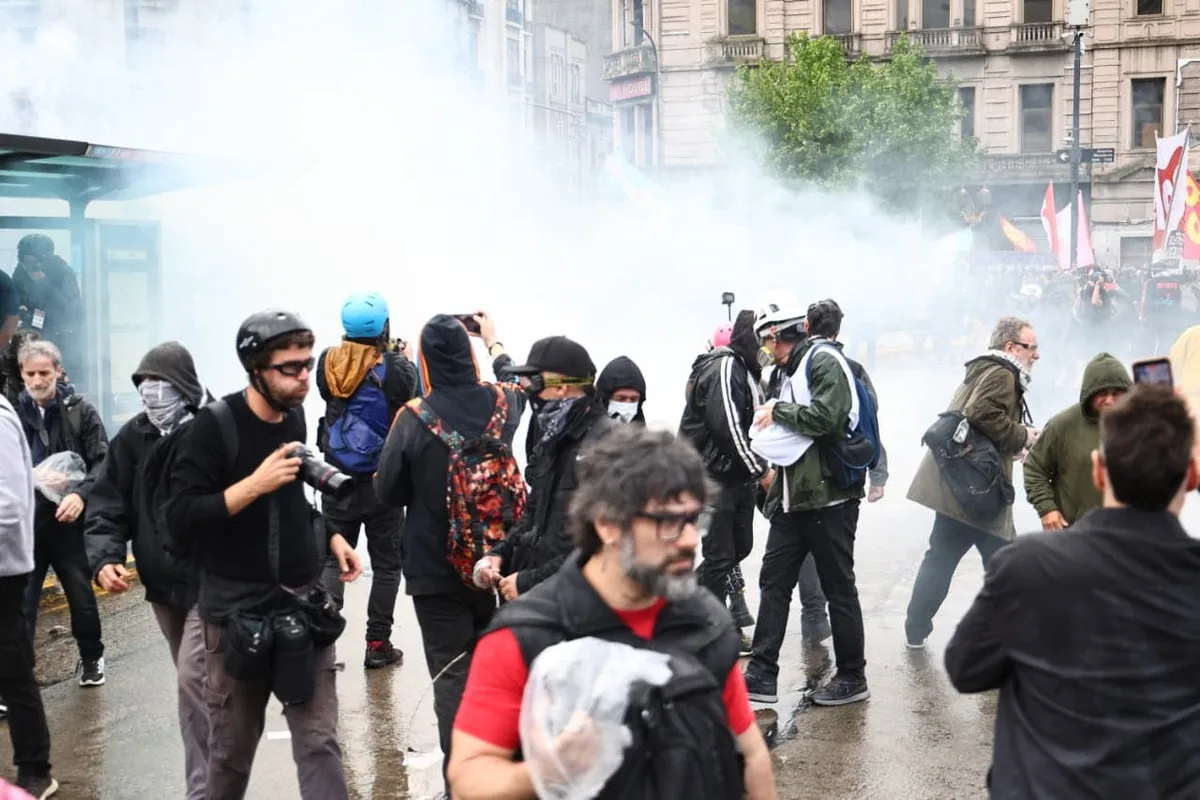 Graves incidentes entre los manifestantes y la policía durante la marcha universitaria en el Congreso
