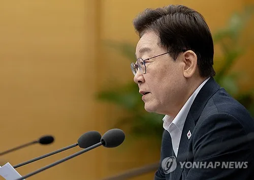 李대통령 지지도, 40.2%로 최저치…4주 연속 오차밖 부정우세[리얼미터](종합)