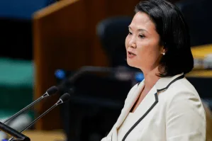 Aprovação de Keiko Fujimori desaba no Peru por preocupações com economia e crime