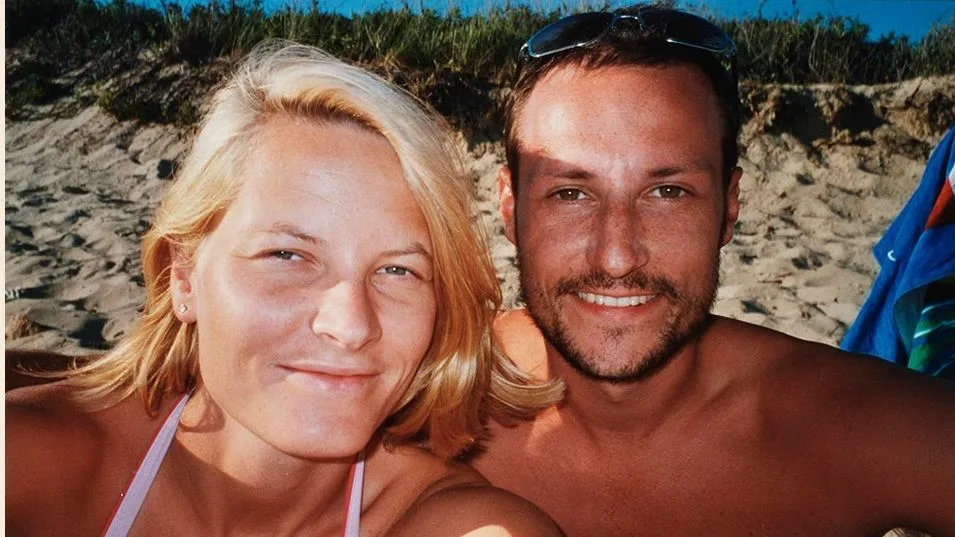 Haakon y Mette-Marit abren su álbum de fotos más personal con motivo de sus bodas de plata: las inéditas fotografías