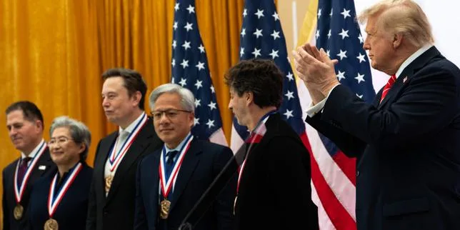 Elon Musk reçoit de Donald Trump une médaille scientifique, confirmant son retour en grâce auprès du président américain