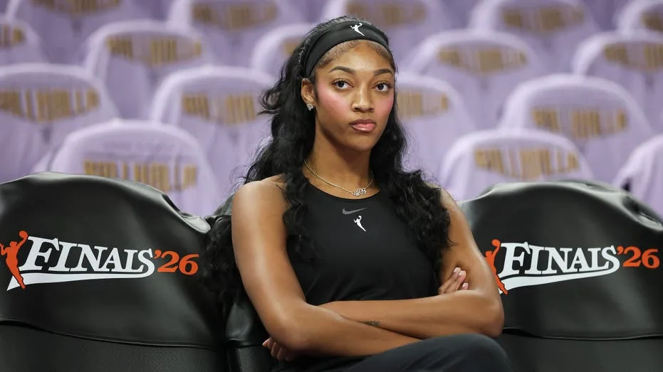 Dream and Valkyries leave court for national anthem, return seconds later at WNBA Finals