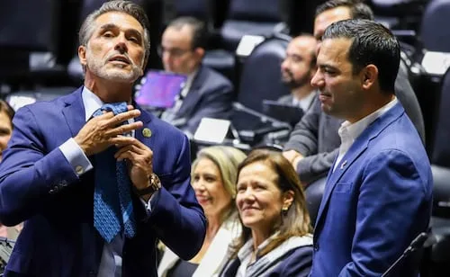 Sergio Mayer rechaza sumarse al PAN; "todavía estoy en el grupo parlamentario de Morena", afirma
